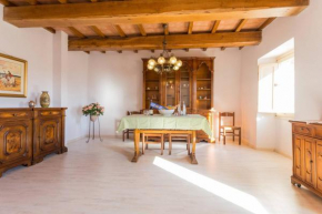 Villa Costanzi: Comfy Apartment Below The Cucco